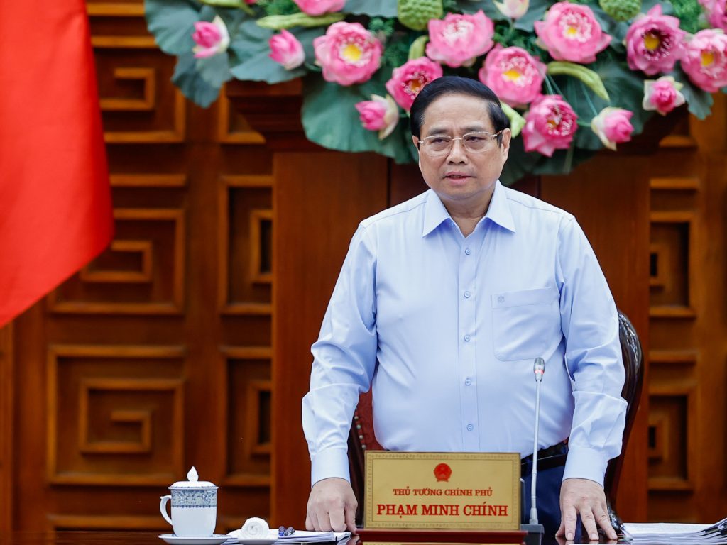 Thủ tướng yêu cầu Nghị định cần khuyến khích phát triển điện mặt trời mái nhà tự sản, tự tiêu để phát huy tiềm năng khác biệt, cơ hội nổi trội, lợi thế cạnh tranh của Việt Nam về điện mặt trời